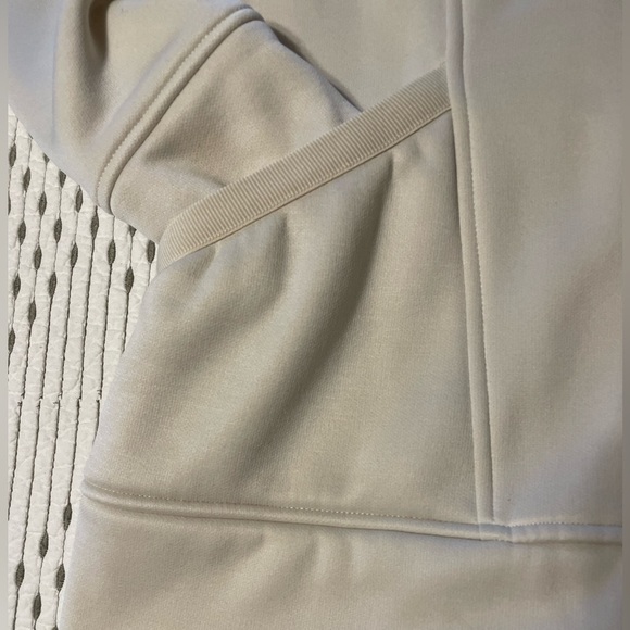 SOLD // North Face White Jacket with Hood - Picture 5 of 7